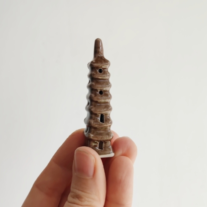 Ceramiczna pagoda japońska kwadratowa 7 cm