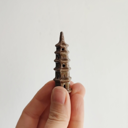 Ceramiczna pagoda japońska okrągła 6 cm brązowa